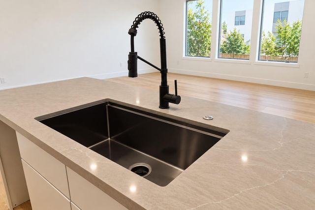 1105 York Street B, Houston, TX 77003