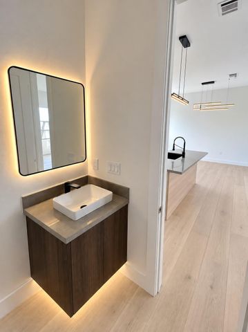 1105 York Street B, Houston, TX 77003
