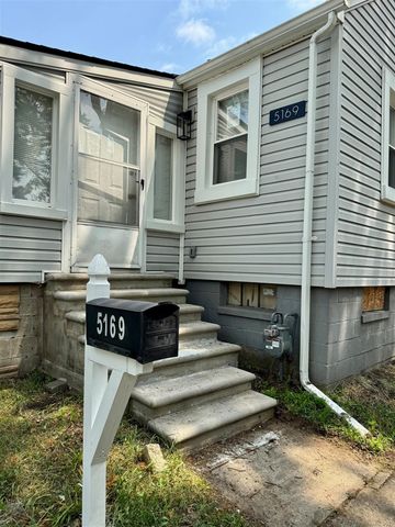5169 Glenis Street, Dearborn Heights, MI 48125
