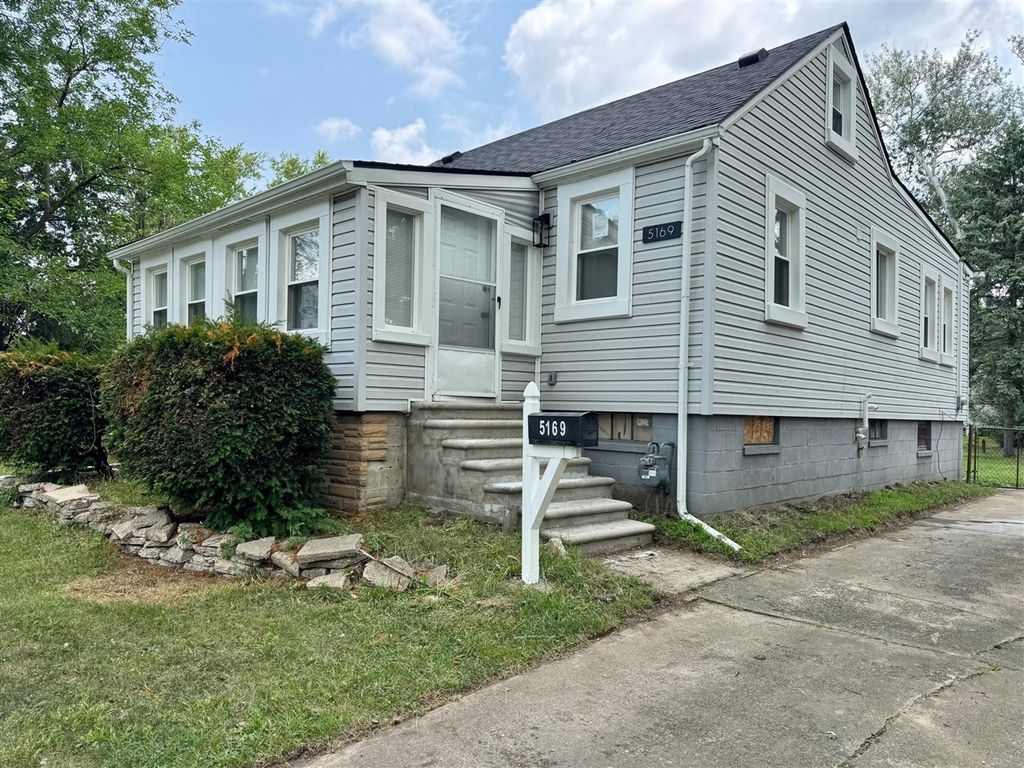 5169 Glenis Street, Dearborn Heights, MI 48125