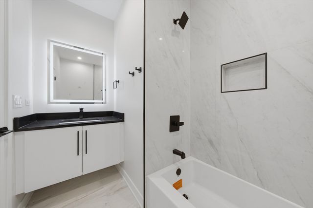 1355 N Western Avenue 2B, Chicago, IL 60622