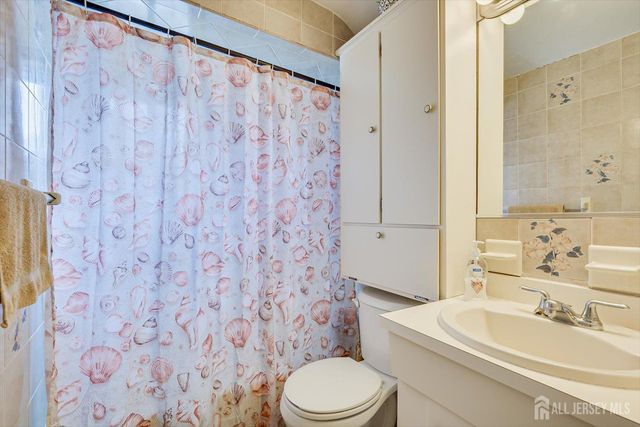 44 McKinley Avenue, Colonia, NJ 07067