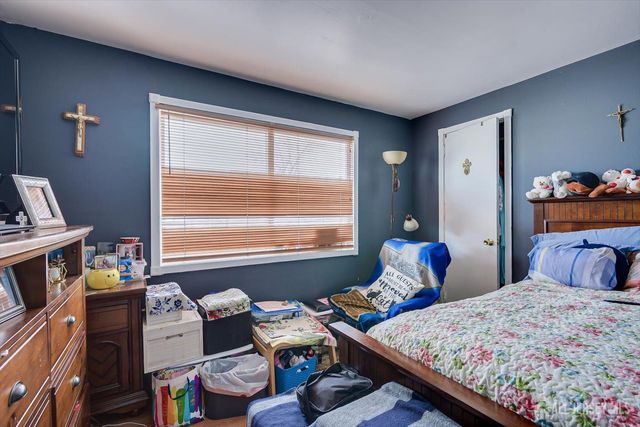 44 McKinley Avenue, Colonia, NJ 07067