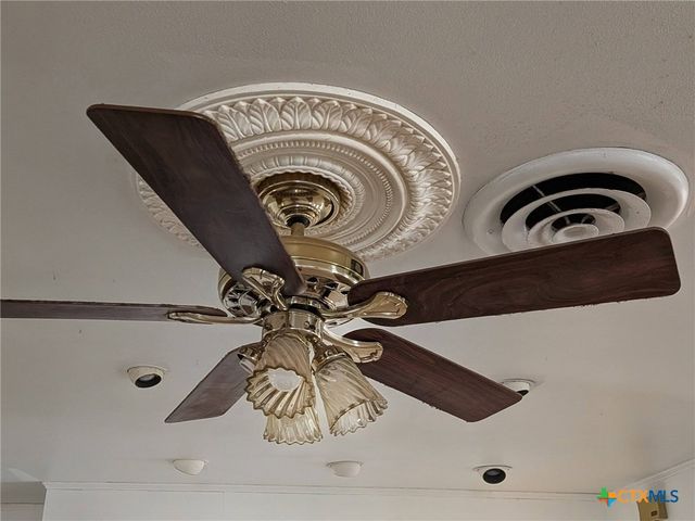 2406 Bon Aire Avenue, Victoria, TX 77901