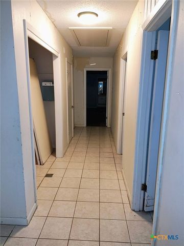 2406 Bon Aire Avenue, Victoria, TX 77901