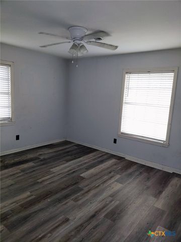 2406 Bon Aire Avenue, Victoria, TX 77901