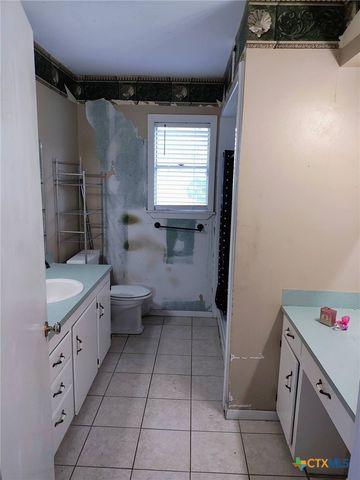 2406 Bon Aire Avenue, Victoria, TX 77901