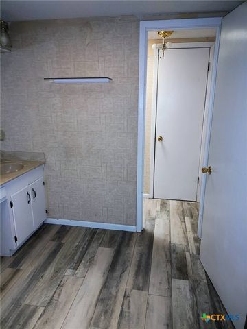 2406 Bon Aire Avenue, Victoria, TX 77901