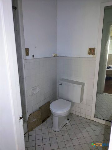 2406 Bon Aire Avenue, Victoria, TX 77901