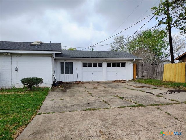 2406 Bon Aire Avenue, Victoria, TX 77901