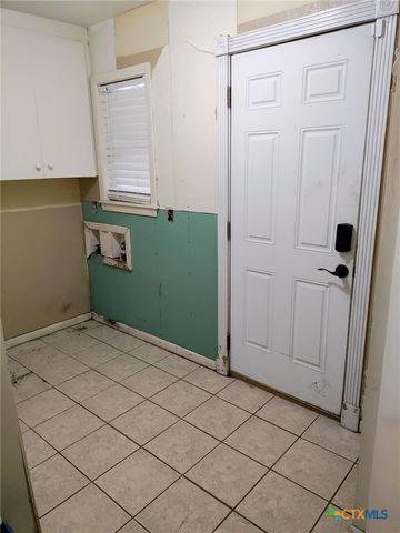 2406 Bon Aire Avenue, Victoria, TX 77901