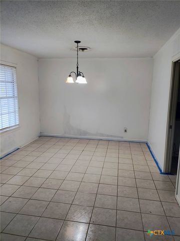 2406 Bon Aire Avenue, Victoria, TX 77901