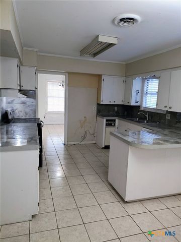 2406 Bon Aire Avenue, Victoria, TX 77901