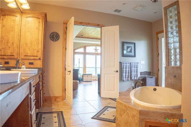 2810 Bridlewood Ranches Drive, San Marcos, TX 78666