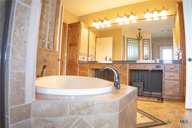 2810 Bridlewood Ranches Drive, San Marcos, TX 78666