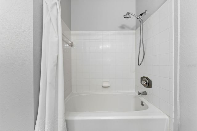 4333 BAYSIDE VILLAGE DRIVE 304, Tampa, FL 33615