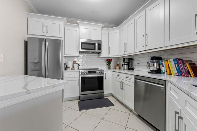 4333 BAYSIDE VILLAGE DRIVE 304, Tampa, FL 33615