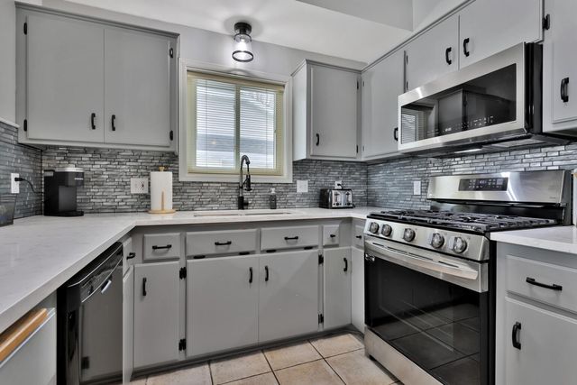 516 Dew Drop Lane, Center City, MN 55012