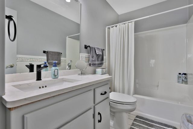 516 Dew Drop Lane, Center City, MN 55012