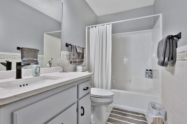 516 Dew Drop Lane, Center City, MN 55012