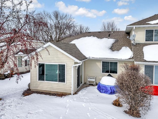 516 Dew Drop Lane, Center City, MN 55012