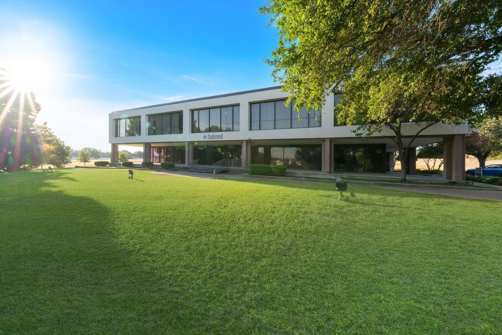 1701 W Walnut Hill Lane 100, Irving, TX 75038 — photo 2