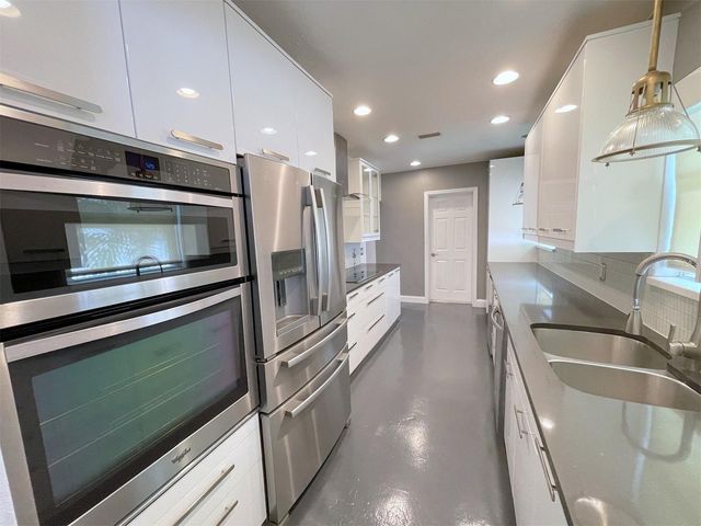 3903 W CORONA STREET, Tampa, FL 33629