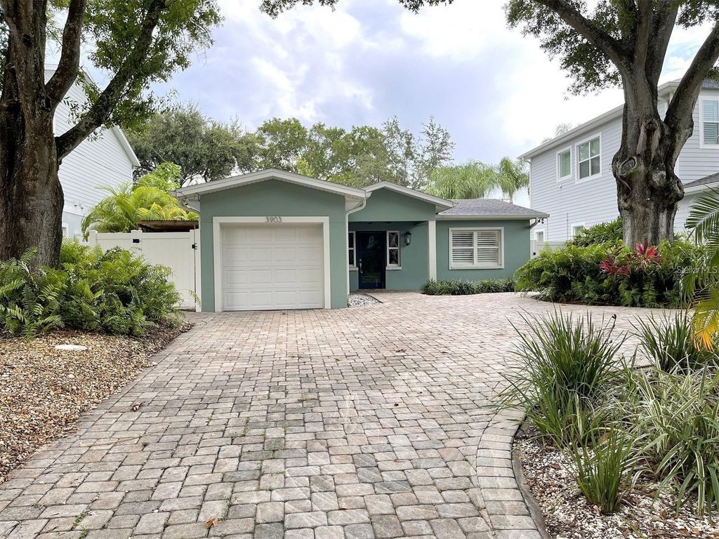 3903 W CORONA STREET, Tampa, FL 33629