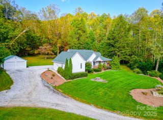 35 Country Wood Way, Horse Shoe, NC 28742