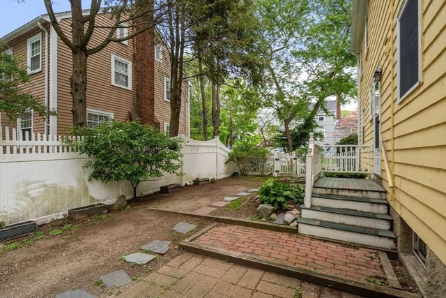 10 Magnolia Rd, Milton, MA 02186