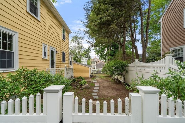 10 Magnolia Rd, Milton, MA 02186