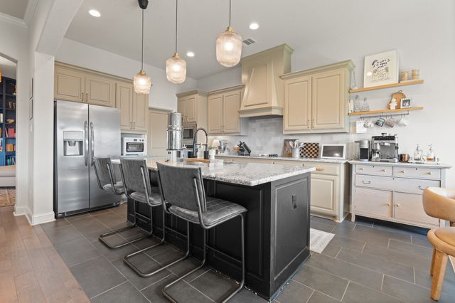 1944 Silver Falls Drive, Burleson, TX 76028