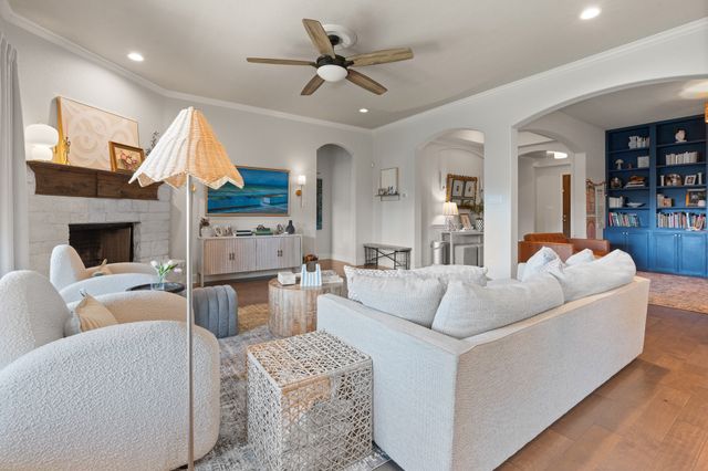 1944 Silver Falls Drive, Burleson, TX 76028