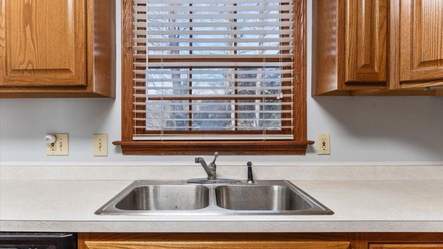 901 Southeast Court, Zanesville, OH 43701