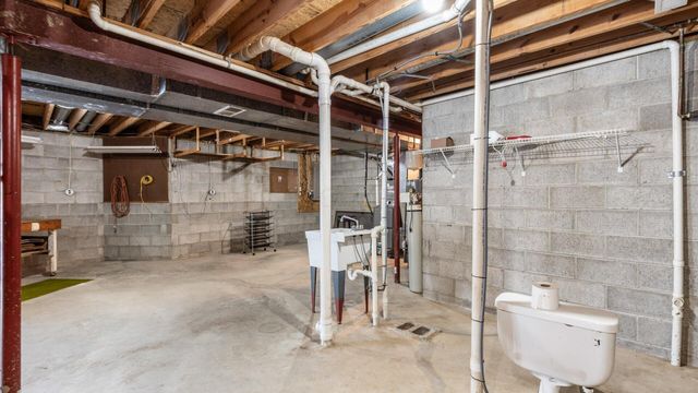 901 Southeast Court, Zanesville, OH 43701