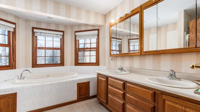 901 Southeast Court, Zanesville, OH 43701