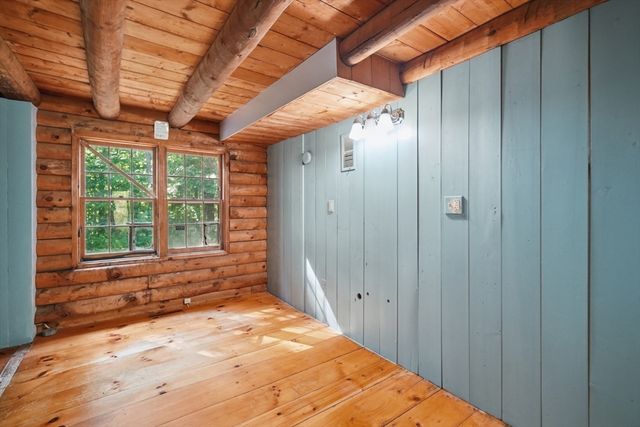 95 Packardville Rd, Pelham, MA 01002