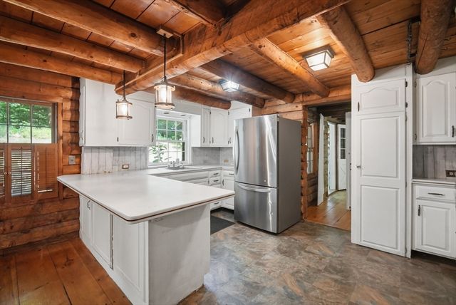 95 Packardville Rd, Pelham, MA 01002