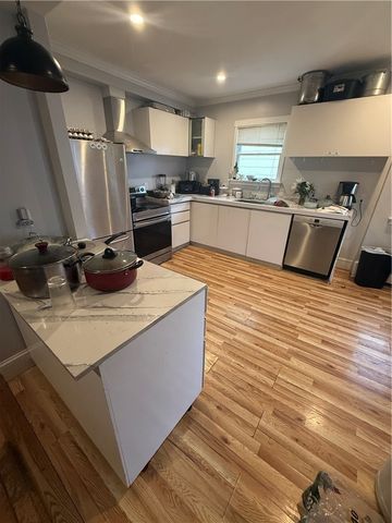 13 Rhode Island Avenue 1, Newport, RI 02840