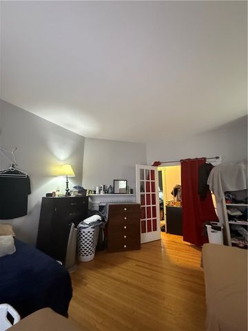 13 Rhode Island Avenue 1, Newport, RI 02840