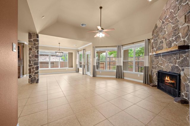 110 David Forest Lane, Conroe, TX 77384