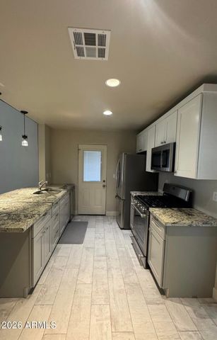 2225 W WHITTON Avenue, Phoenix, AZ 85015