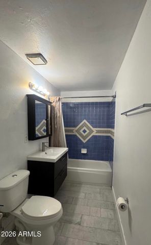 2225 W WHITTON Avenue, Phoenix, AZ 85015