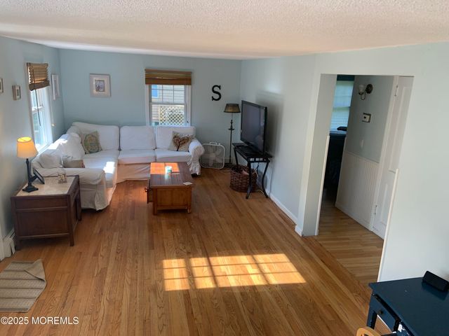 30 Borden Street, Monmouth Beach, NJ 07750