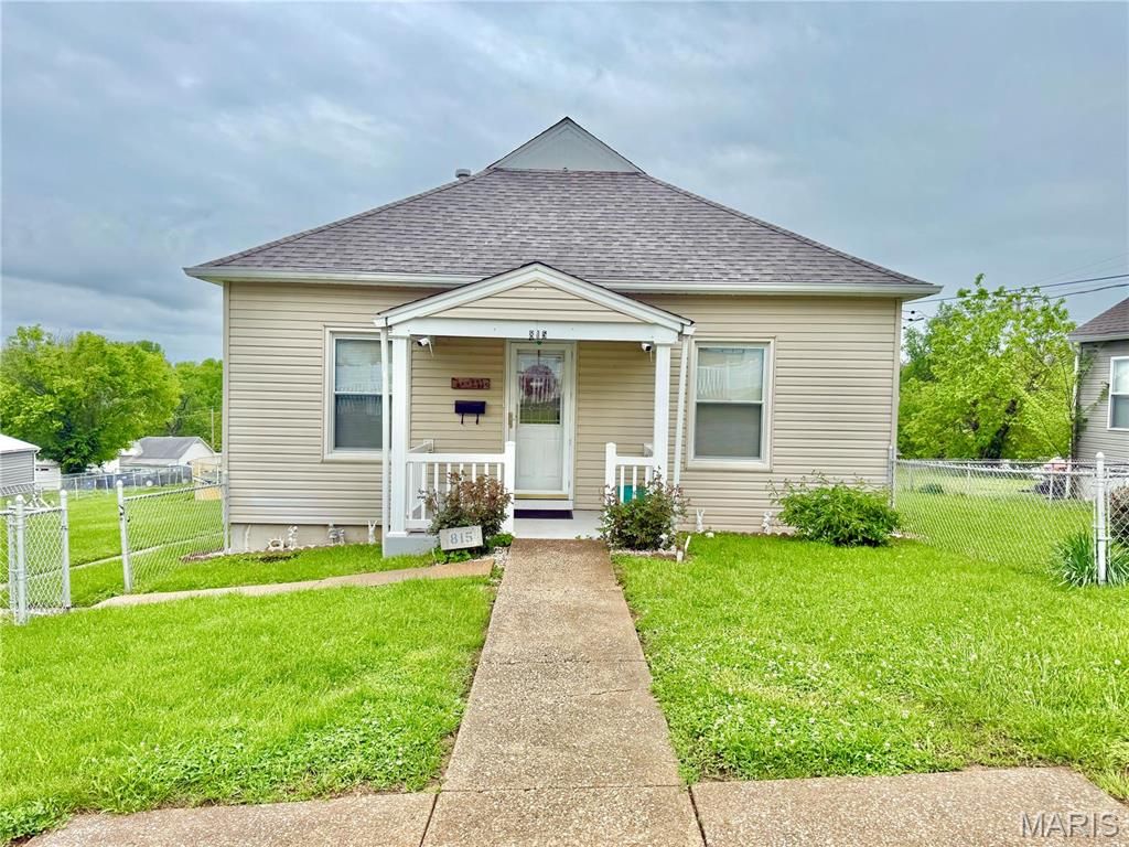 815 Stewart Street, De Soto, MO 63020