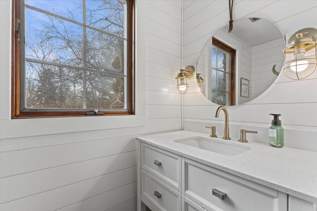 18765 Le Chateau DRIVE, Brookfield, WI 53045