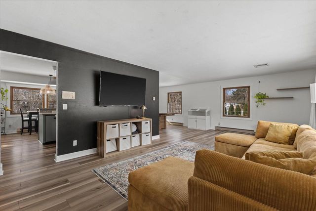 18765 Le Chateau DRIVE, Brookfield, WI 53045