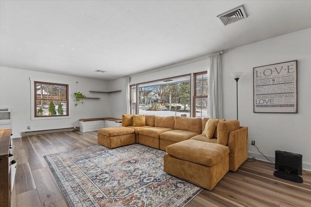 18765 Le Chateau DRIVE, Brookfield, WI 53045