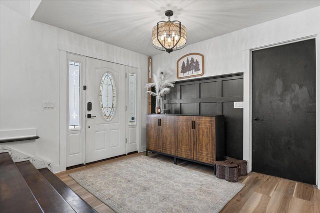 18765 Le Chateau DRIVE, Brookfield, WI 53045