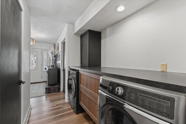 18765 Le Chateau DRIVE, Brookfield, WI 53045